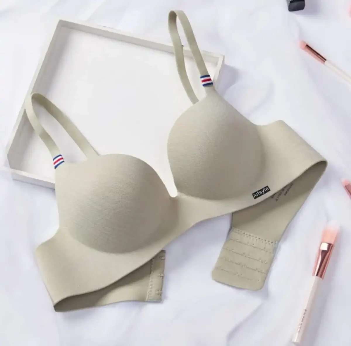 China Seamless T-Shirt Bra - Image 13